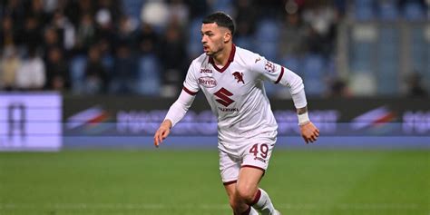 Ufficiale Torino Radonjic Saluta E Va Alla Stella Rossa