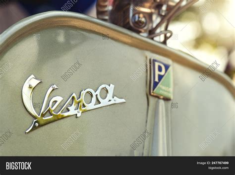 Vespa Logo History