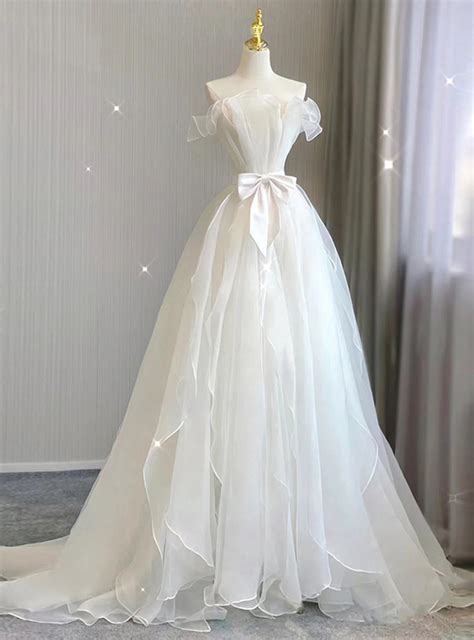 Champagne Tulle Strapless Pleats Bow Wedding Dress