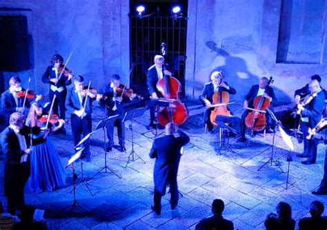 I Solisti Veneti In Concerto Nel Cortile D Onore Di Villa Della Porta