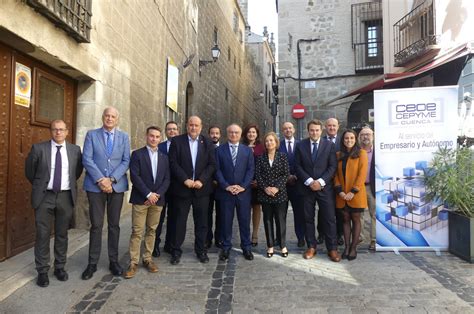 CEOE CEPYME Cuenca Agasaja A Javier Talavera Antes De Recibir El Premio