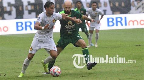 Hasil Babak Pertama Semen Padang Vs Persebaya Skor Tak Ada Peluang