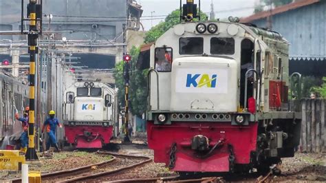 Stasiun Pojok Di Surabaya Ini Selalu Sibuk Kedatangan Kereta Api