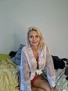 Deepdora Nude Stripping On Webcam For Live Sex Video Chat Inthecrack