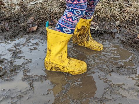 Are There Barefoot Rubber Rain Boots For Kids? | Anya's Reviews