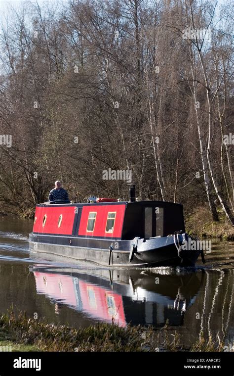 Narrow Boat Canal Boat Or Barge On Canal At Dewsbury Free Space For