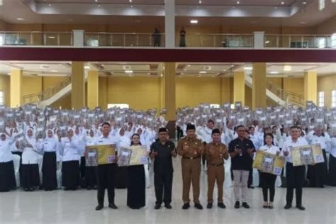 SK Pengangkatan Dibagikan 947 PPPK Kobar Siap Mengabdi Klik Pendidikan