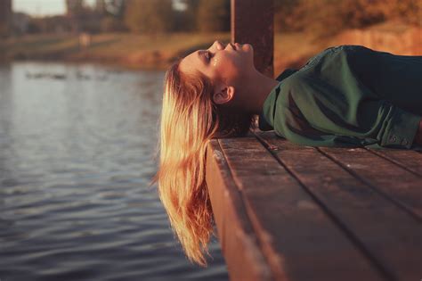 Wallpaper Sunlight Women Model Blonde Water Red Reflection