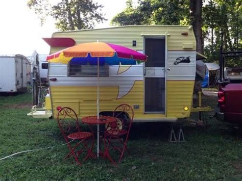 1968 Shasta Compact 5700 Vintage Travel Trailers Vintage Camper