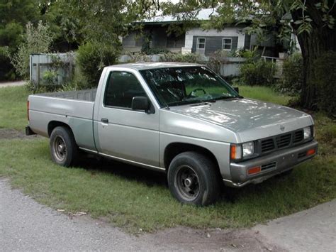 Nissan Pickup - Information and photos - MOMENTcar