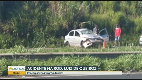 Pai e três filhos ficam feridos em acidente na Rodovia Luiz de Queiroz