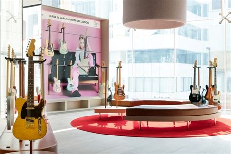 世界初のフェンダー旗艦店FENDER FLAGSHIP TOKYOがいよいよオープンオープニングイベントにフェンダーファミリーが集結