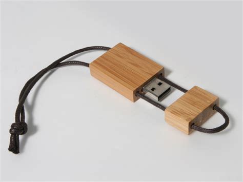USB Stick aus Holz | Produkte