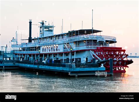 Riverboat Natchez. Oldest surviving paddle style riverboat in New ...