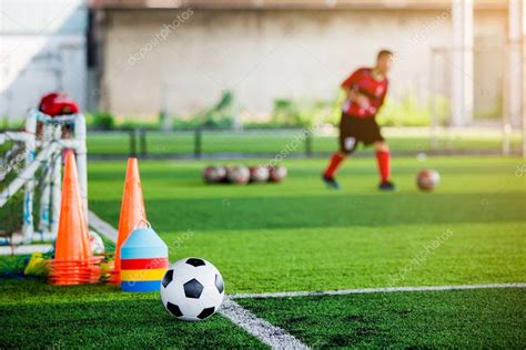 Equipo De Entrenamiento De F Tbol Y F Tbol En C Sped Artificial Verde