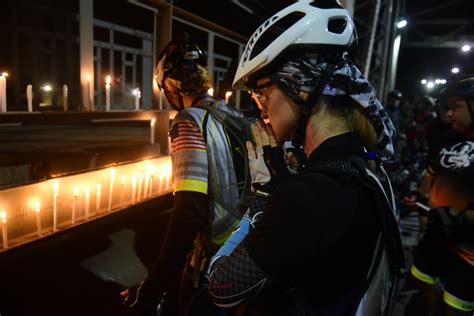 Fotojornalismo A Homenagem De Ciclistas A Colega Assassinado Em