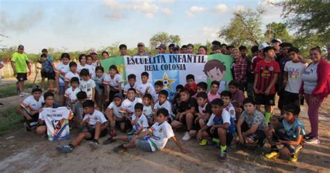 Escuelitas de fútbol de Colonia El Simbolar recibieron indumentaria