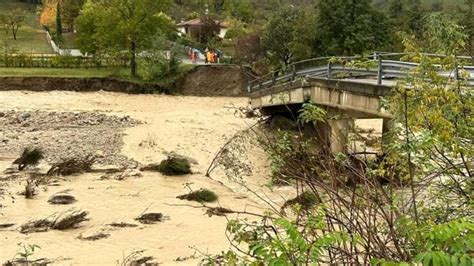 Crollato Un Ponte A Parma Allerta Meteo In Emilia Romagna