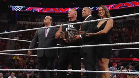 Brock Lesnar Recibe El Nuevo Campeonato Mundial Peso Pesado De Wwe