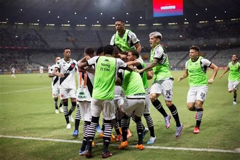 Galo não cantou Confira capas dos jornais de Vasco 2 x 1 Atlético MG