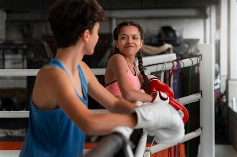 Niños Aprendiendo Boxeo Foto Premium