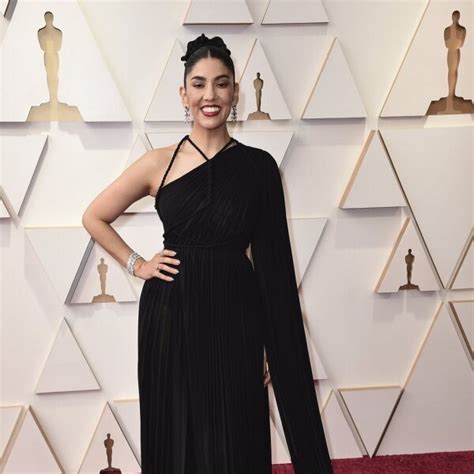 Stephanie Beatriz En La Alfombra Roja De Los Premios Oscar