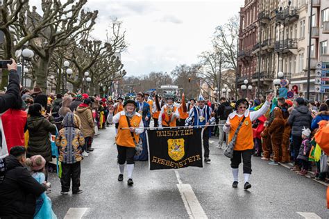 Wiesbadenaktuell Stra Enkarneval Fastnachtsumzug In Wiesbaden Am