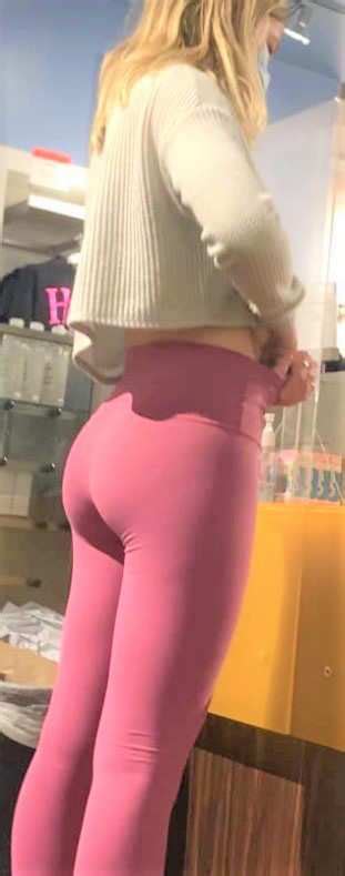 Sexy Candid Ass Blonde In Lulu Leggings Sexy Candid Girls