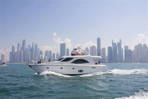 Cruise On A Yacht In Dubai Breakfast Lunch Or Dinner