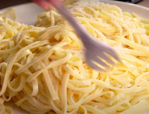 Traditional Fettuccine Alfredo Recipe Aka Burro E Parmigiano