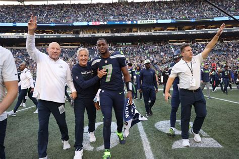 NFL Honors Seahawks Geno Smith Wins Comeback Player Of The Year Award