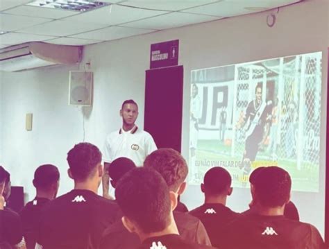 Souza Participa De Palestra Para Garotos Da Base Do Vasco Vasco Not Cias