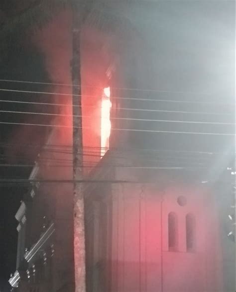 Vídeo Torre da Catedral São João Batista de Rio do Sul pega fogo