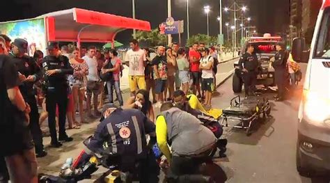 Vendedor de água tem braço esmagado por ônibus na Praia de Iracema em