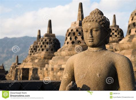 Estatua Y Stupas De Buggha En El Templo De Borobudur Indonesia Foto De