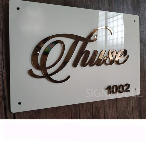 SIGNOOGLE Customized Personalized Acrylic 3D Name Board Plates For Home