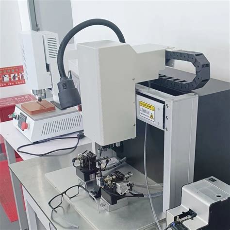 Tighteningslottightening Cross Locking Screw Machine For Eyewear Arms