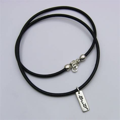 Leather Cord Necklace – A Timeless Impression