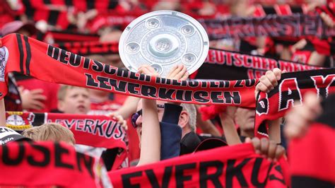 Bundesliga Bayer Leverkusen Feiert Titel Mit Den Fans Fu Ball