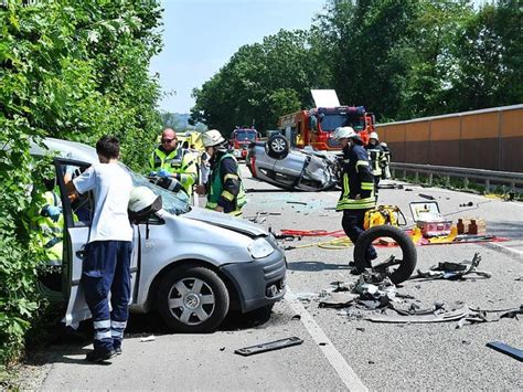 Schwerer Unfall in Lahr Zwei Autos stoßen frontal zusammen Lahr