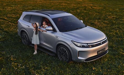 Aito's 400,000th vehicle rolled off production line