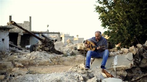 El viaje de un violín vasco a Siria para cubrir el sonido de las bombas