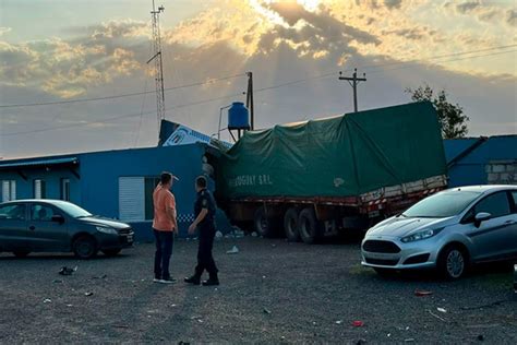 Falleció El Conductor De Un Camión Tras Chocar Un Puesto Caminero Un