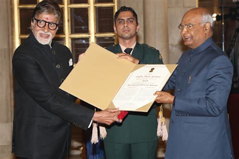 Amitabh Bachchan receives Dadasaheb Phalke Award - The Samikhsya