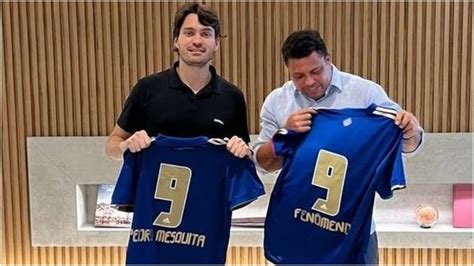 Ronaldo Fenômeno anuncia compra do Cruzeiro e clube celebra