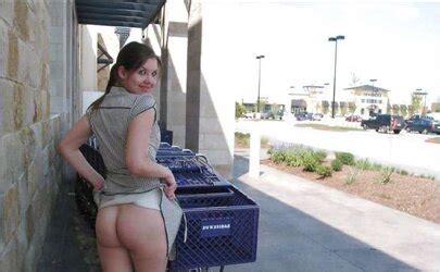 Remarkable Mummy Undressing In A Car ZB Porn
