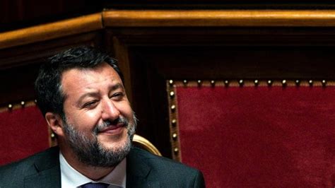 Sicilia In Ginocchio Per Incendi E Disservizi Ma Salvini Parla Del