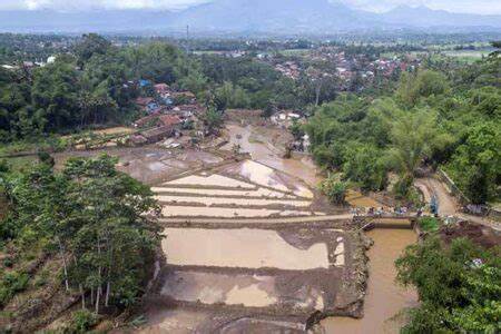 Banjir Dan Longsor Di Garut Memakan Korban Jiwa