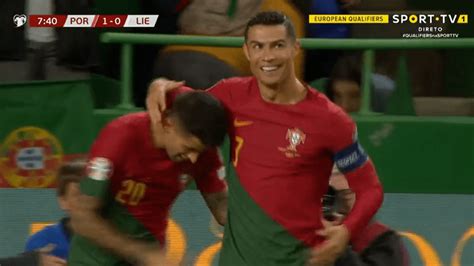 Aí está o primeiro golo de Portugal da era Roberto Martínez remate