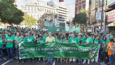 Al Menos 60 000 Personas Se Unen A La Marea Verde En Palma De Mallorca